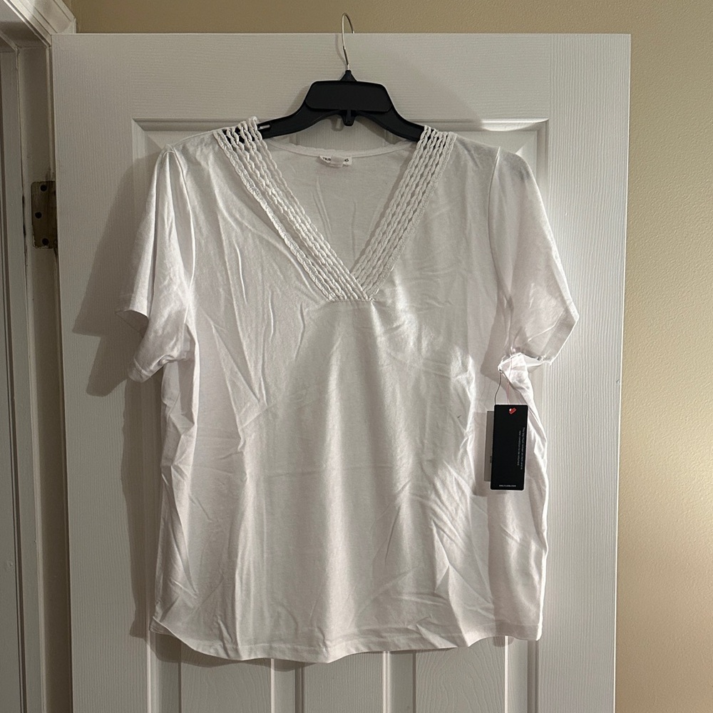 Chic White V-Neck Women's Blouse